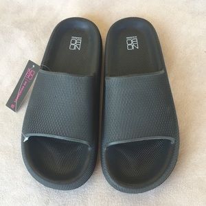 NOBO Woman’s Slides